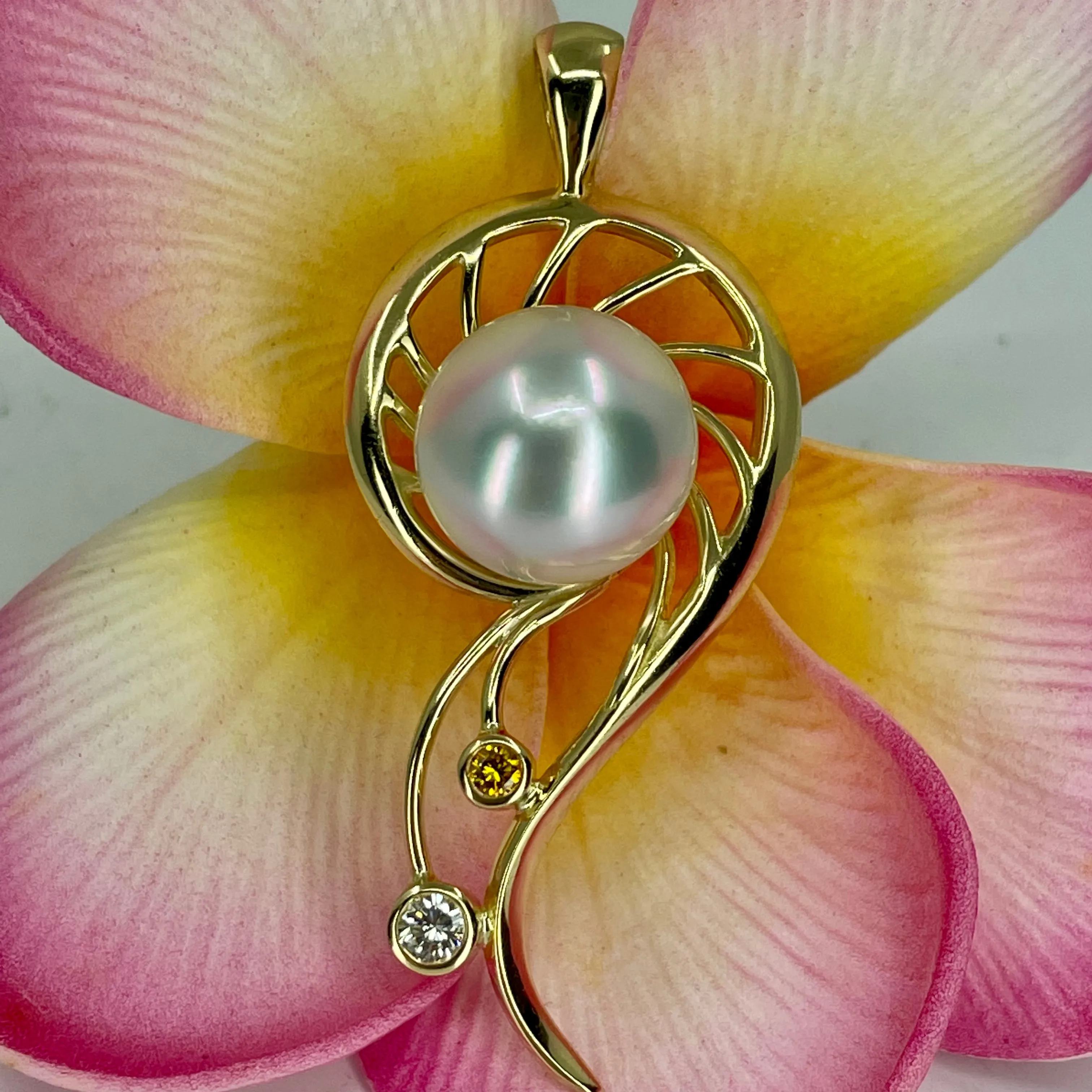 18ct Broome Pearl Diamond Staircase Pendant