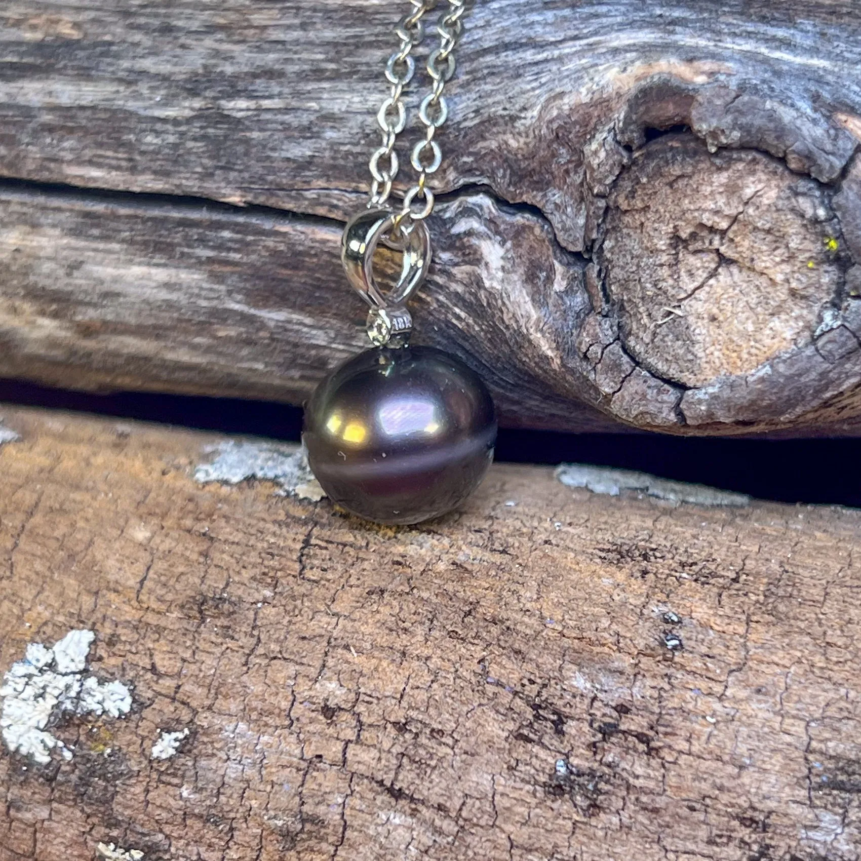 18kt White Gold Tahitian Black Pearl 11-11.5mm and diamond pendant