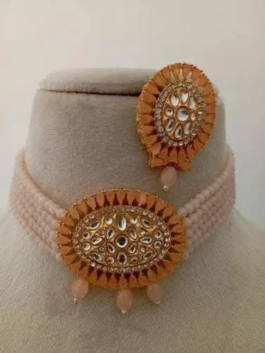 Chokar kundan necklace with earrings (White)