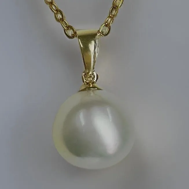 Cultured Broome Pearl 9ct Swinging Bail