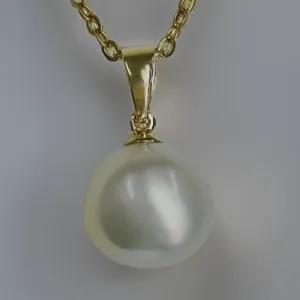 Cultured Broome Pearl 9ct Swinging Bail