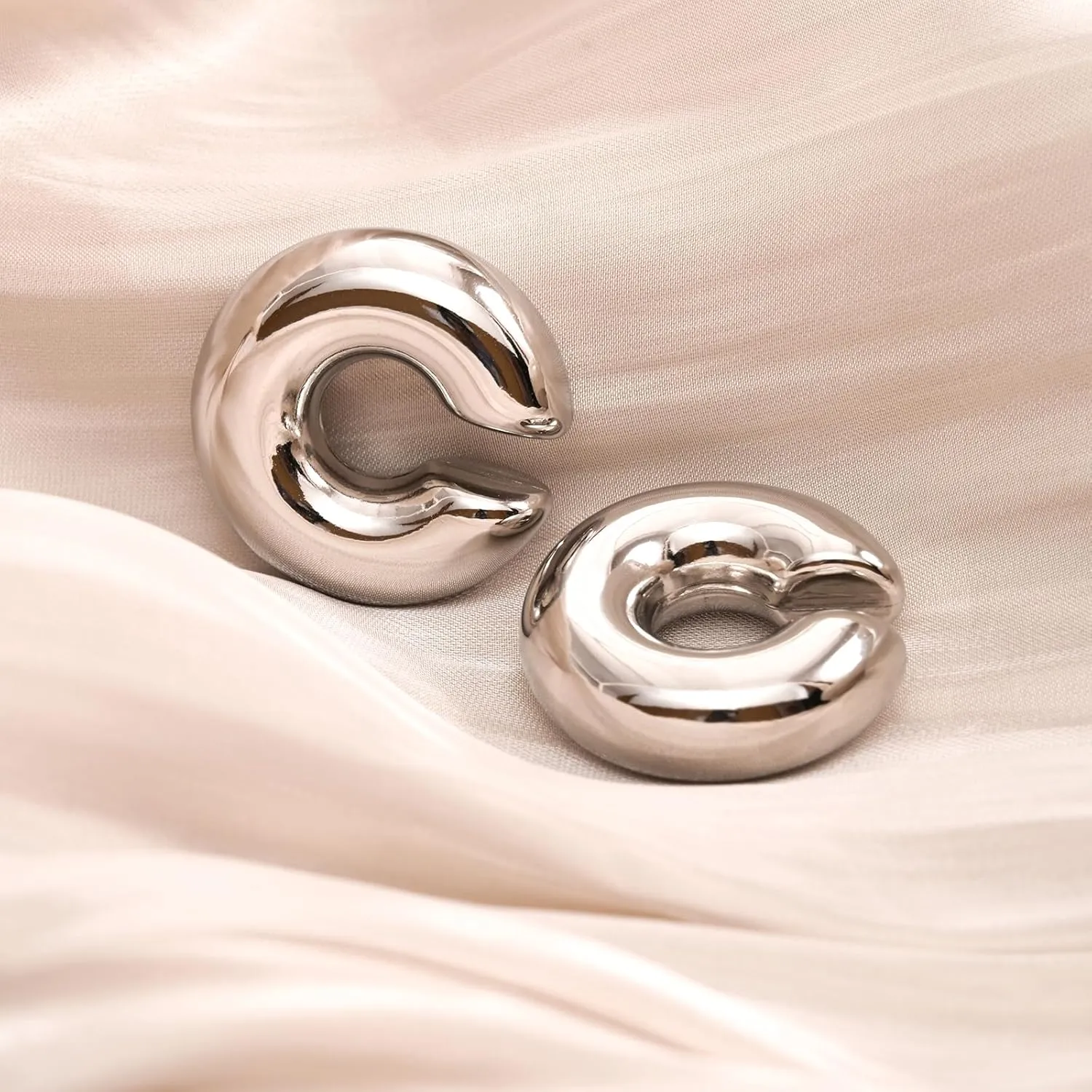 Gold Hoops Earrings for Women Gold Earrings Hoops Silver Hoop Earrings 18k Gold Plated Earrings Chunky Gold Silver Earrings, Ear Cuffs for Women Non Piercing Fashion Earrings for Women