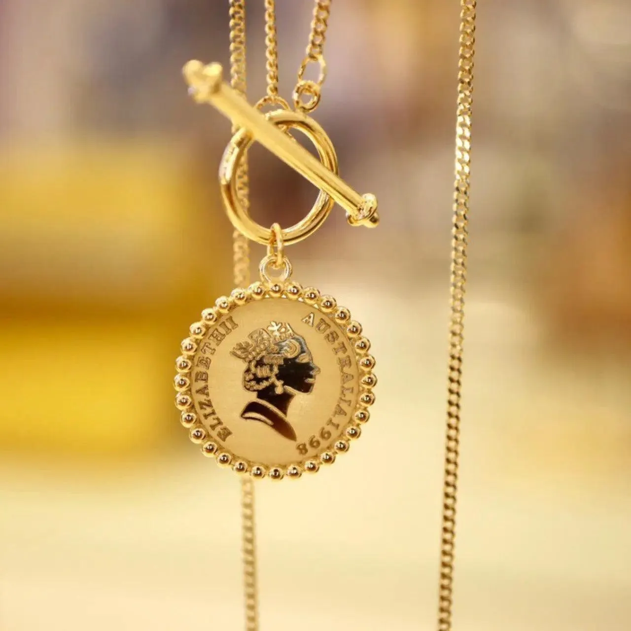 Gold Retro Round Necklace
