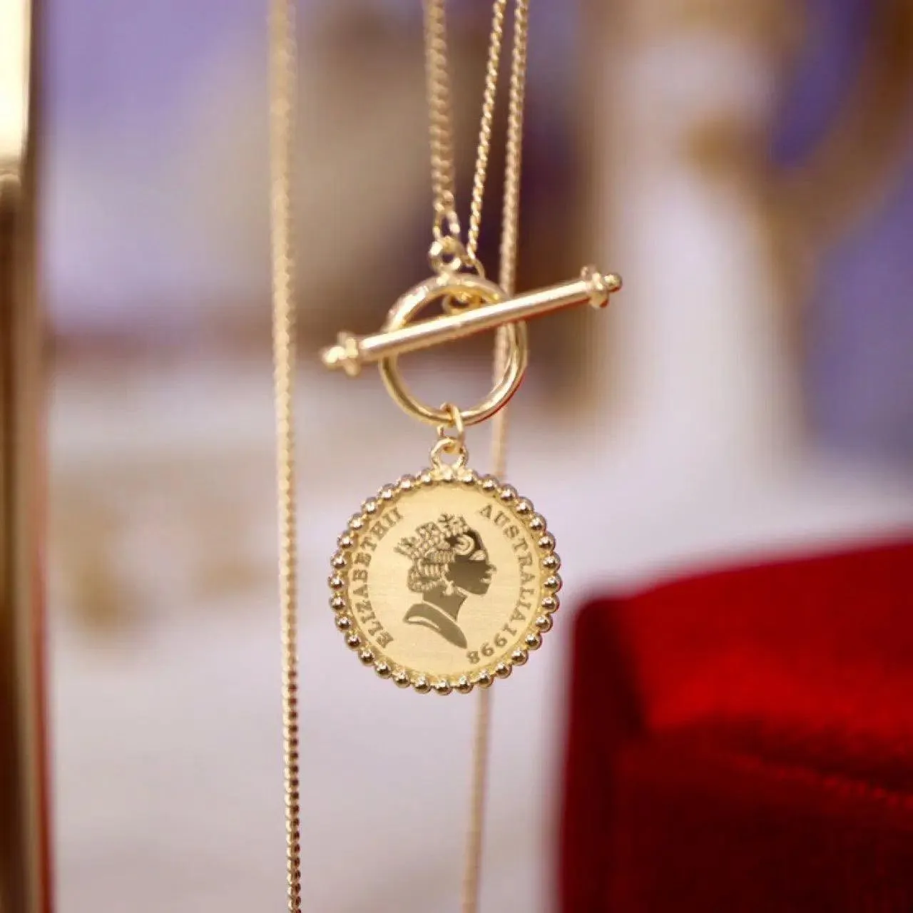 Gold Retro Round Necklace