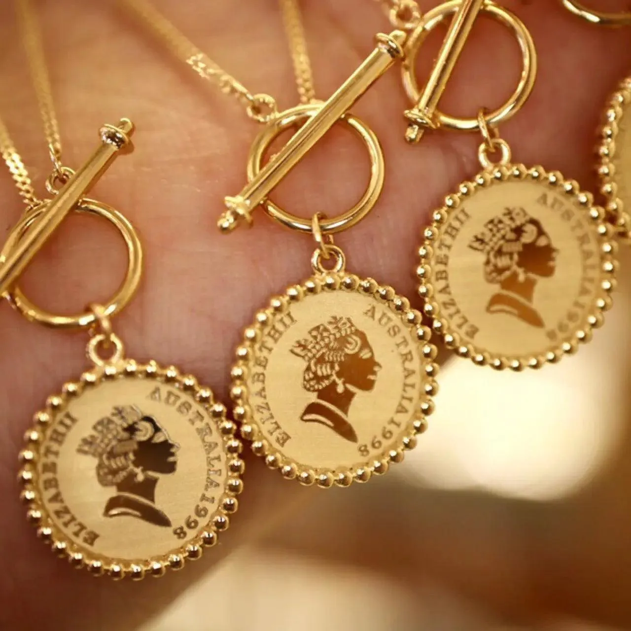 Gold Retro Round Necklace