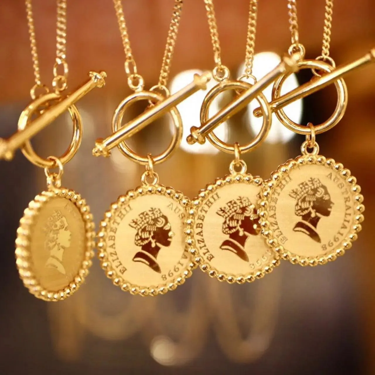 Gold Retro Round Necklace