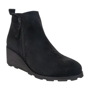 OTBT - STORY in BLACK Wedge Ankle Boots