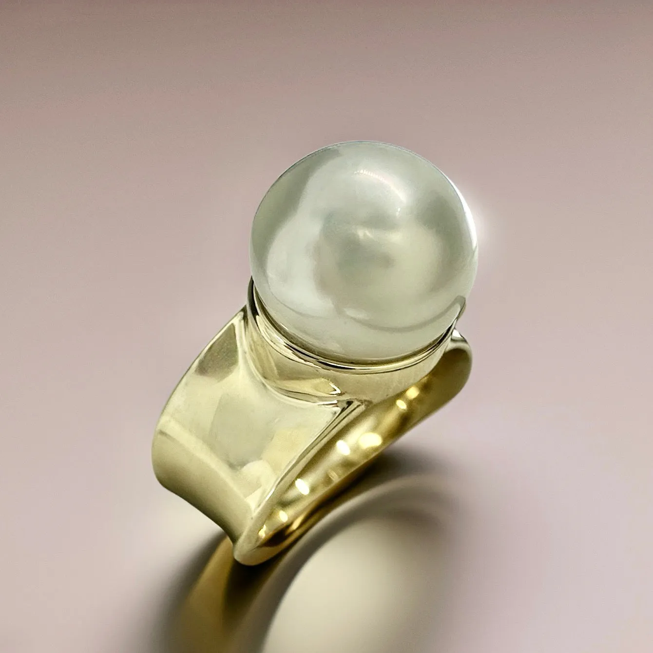 Perfect Broome Pearl 9ct Gold Ring