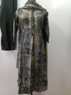 Trendy Black Nyra Cut Full Set
